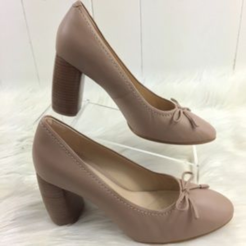 NWOT Clarks Grace Nina Nude Leather Pumps Sz 9